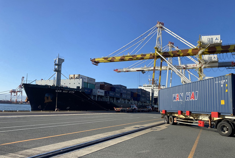 コンテナターミナル